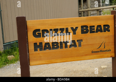 Grizzly Bear Habitat Hinweis auf Grouse Mountain in Vancouver Kanada Stockfoto