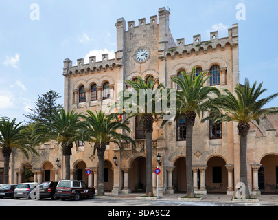 Das Rathaus (Ajuntament), Placa Essen Born in der Altstadt von Ciutadella (Ciudadela), Menorca, Balearen, Spanien Stockfoto