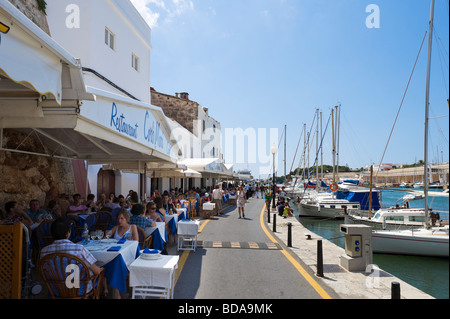 Harbourfront Restaurants in der alten Stadt von Ciutadella (Ciudadela), Menorca, Balearen, Spanien Stockfoto