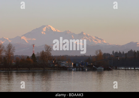 Mount Baker und Fraser River von Derby erreichen zoom Stockfoto