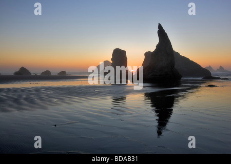 Sonnenuntergang am Strand von Bandon, Oregon Stockfoto