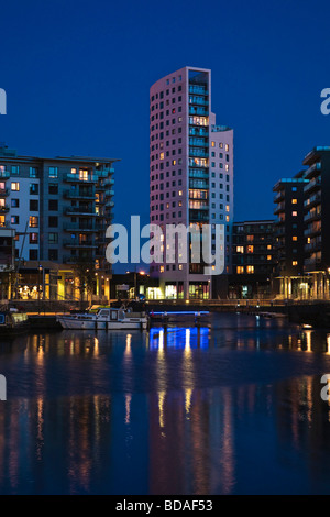 Clarence Dock Leeds Stadtzentrum entfernt in der Nacht, West Yorkshire England UK Stockfoto