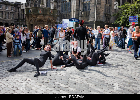 Edinburgh Festival Künstler spielen in der Straße. Stockfoto