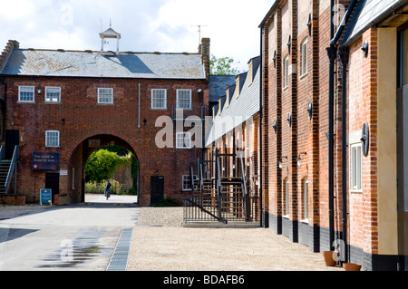 Die Maltings, Snape, Suffolk - Torbogen Gebäude ist in Luxuswohnungen umgewandelt. Stockfoto