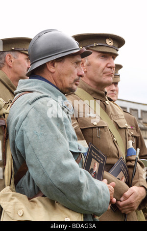 Ersten Weltkrieg Uniformen der britischen und französischen Soldaten WW1 Reenactment Gesellschaft bei Beerdigung von Veteran Harry Patch 6thAugust 2009 Stockfoto