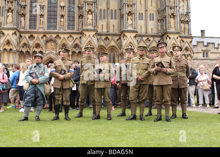 Die Trauerfeier von Harry Patch Britians letzten ersten Weltkrieg Veteran mit Reenactment Menschen in WW1 Soldaten Uniformen gekleidet Stockfoto