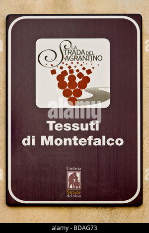 Hinweisschild für die Sagrantino Wein Route rund um Montefalco Stockfoto