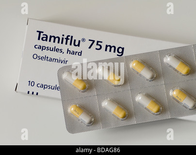 Oseltamivir Tamiflu Kapseln in einer Blisterverpackung und Feld Tamiflu 75MG. Stockfoto