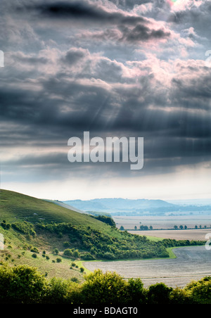 Knapp Hill, Vale of Pewsey. Ein Blick von einem National Nature Reserve über die größte Ackerfläche in Wiltshire Stockfoto