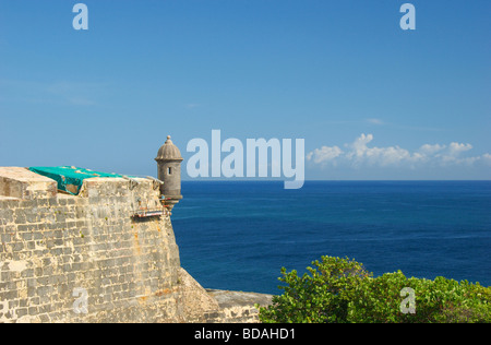 Wachturm unter Restaurierung am Castillo de San Felipe del Morro in old San Juan, Puerto Rico Stockfoto