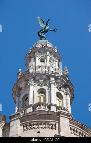 Engel-Statue an der Spitze des Gran Teatro - Nationaltheater in Alt-Havanna Stockfoto