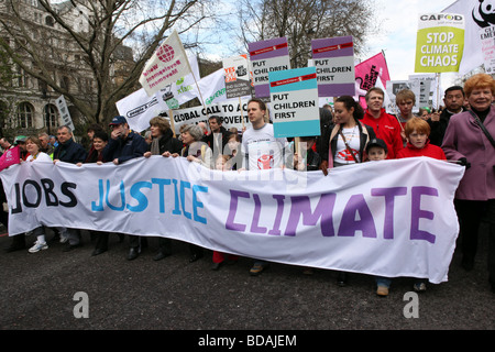 Demonstranten auf dem setzen People First Marsch. Stockfoto