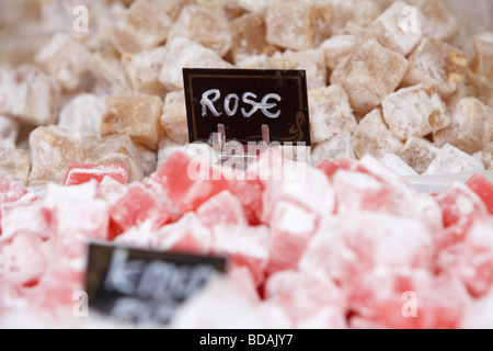 Rose aromatisierten Lokum auf einem Imbissstand auf einem outdoor-Food-Markt in Großbritannien Stockfoto