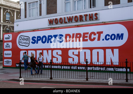Ehemalige Woolworths in Sportsdirect.com umgewandelt speichern Camden High Street London Stockfoto