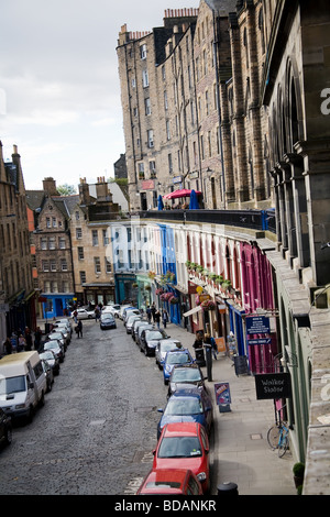 Victoria Street in Edinburgh, Schottland nach unten in Richtung der Grassmarket Stockfoto