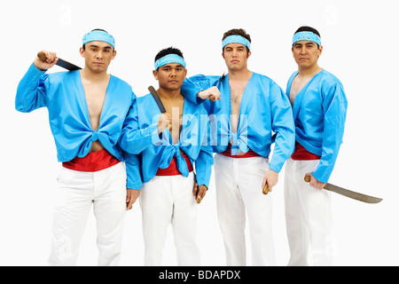 Porträt von vier jungen Männern in typischen mexikanischen Tracht Stockfoto
