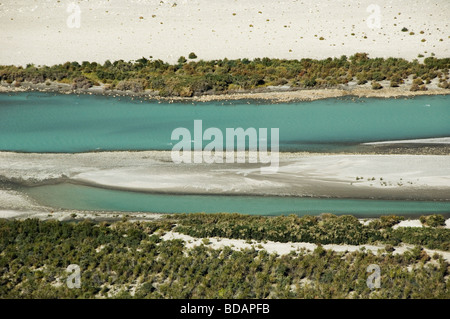 Fluss fließt durch ein Tal, Shyok Fluß Nubra Tal, Ladakh, Jammu und Kaschmir, Indien Stockfoto