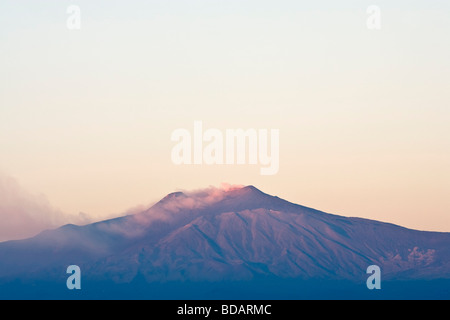 Eine rauchende Ätna auf der italienischen Insel Sizilien Stockfoto