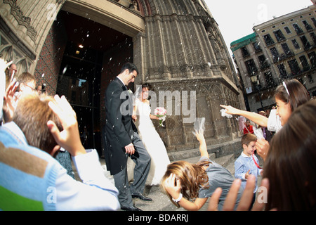 Hochzeit am Placa Santa Maria del Mar befindet sich in der Stadt Barcelona in Spanien Stockfoto
