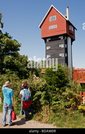 "Das Haus In The Clouds" ein stillgelegter Wasserturm nun ein Ferienhaus, Thorpeness, Suffolk, UK. Stockfoto