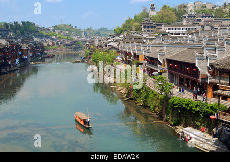 Panorama der antiken Stadt von Fenghuang Tuo River Hunan China Stockfoto
