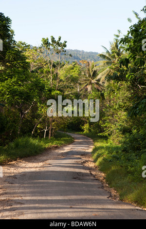 Indonesien Sulawesi Buton Labundo Bundo Hauptstraße durch das Dorf Stockfoto