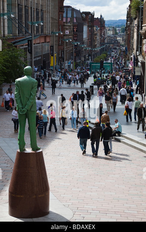 Statue von Donald Dewar, Erster Minister Schottlands, auf der Buchanan Street Glasgow, Schottland, Großbritannien, Großbritannien Stockfoto