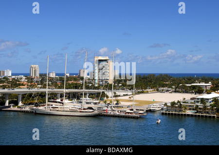 Blick auf Fort Lauderdale Wasser vorne im hellen Tag Stockfoto