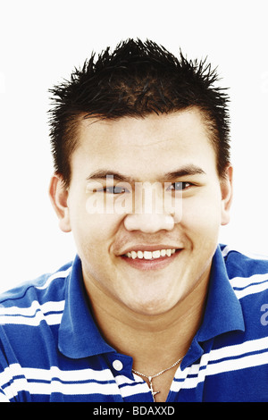 Porträt eines jungen Mannes lächelnd Stockfoto