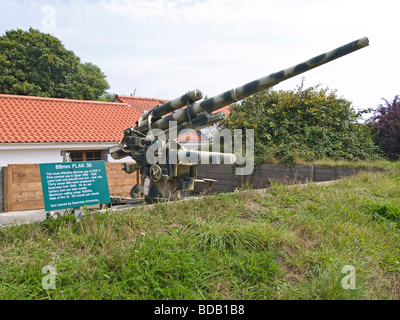 88mm FLAK 36 Anti-Aircraft und Anti-Tank Waffe bei der deutschen Besetzung Museum Wald Guernsey Kanalinseln Stockfoto