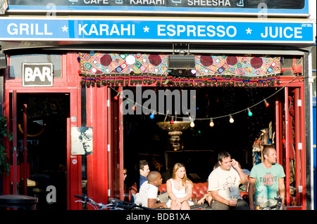 Bar auf Brick Lane East End E1 London Vereinigtes Königreich Stockfoto