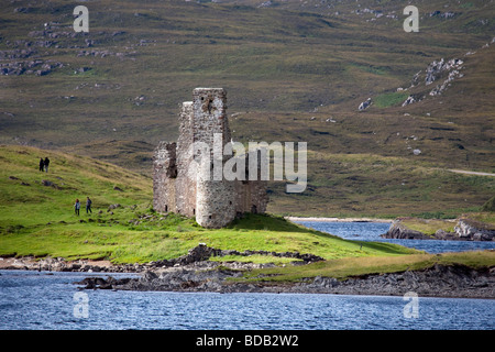 Historische Ardvreck Castle, Loch Assynt, einer alten Ruine lochside Schloss, die ehemalige Heimat der MacLeod lairds von Assynt, Lairg, Schottland, Großbritannien ruiniert Stockfoto