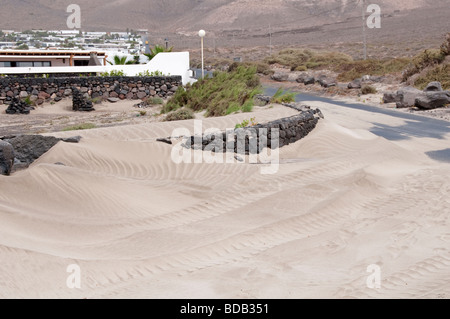 Der Wind geblasen Sand Wand abdecken.  Famara Lanzarote Kanarische Inseln Stockfoto