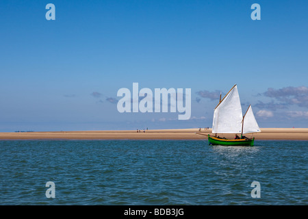 Möwe-Boot in der Nähe von Cordouan Stockfoto