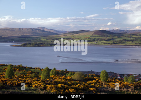 Blick über den Fluss Clyde von über Port Glasgow nach Ben Lomond in der Ferne, Schottland, Großbritannien, Europa Stockfoto