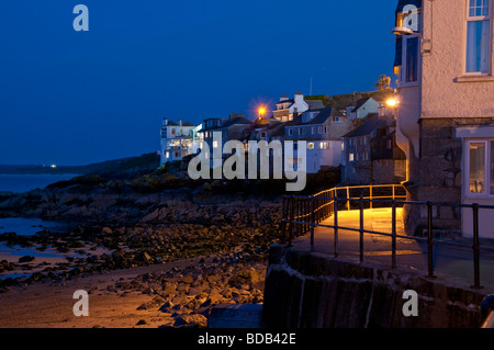 St Ives Harbour and PednOlva Walk und Hotel am Vorgewende Stockfoto