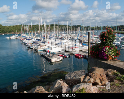 Die Marina am Fluss Trieux, Lezardrieux, Bretagne, Norther Frankreich Stockfoto