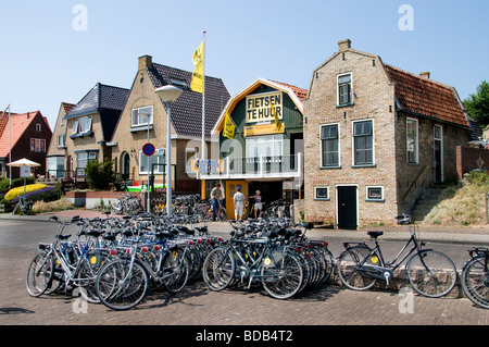 Fahrrad Fahrräder zum mieten Friesland Hafen Hafen Terschelling Niederlande Meer Stockfoto