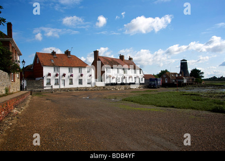 Langstone Chichester Harbour Hafen Royal Oak Gastwirtschaft Hampshire UK Mühle Kai Vorland Stockfoto