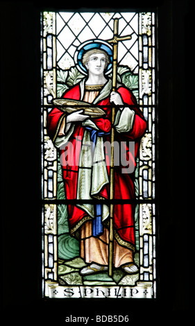 Buntglasfenster von William Morris & Co.depicting Saint Philip the Apostle Earls Barton Church Northamptonshire Stockfoto