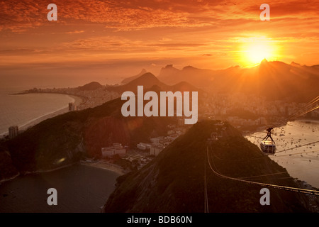 Blick vom Aussichtspunkt am Pao de Acucar, Zuckerhut, Copacabana und Guanabara-Bucht in Rio De Janeiro-Brasilien Stockfoto