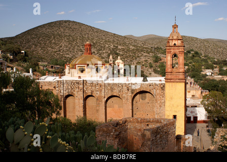 Die Kirche San Pedro im spanischen kolonialen Bergbau ghost Town von Cerro de San Pedro, Bundesstaat San Luis Potosí, Mexiko Stockfoto