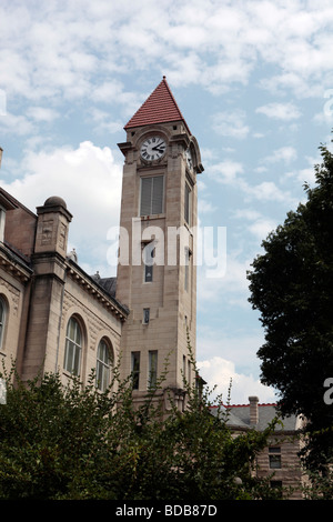 Der Uhrturm an der Indiana University Student bauen. Stockfoto