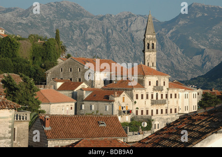 Jahrhundert barocke Paläste im Dorf perast an der Bucht von Kotor in Montenegro. Stockfoto