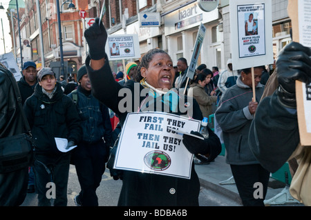 InPDUM März fordert Gerechtigkeit für Ricky Bishop, Sean Rigg und andere schwarze Männer, die verdächtig in Brixton Polizeistation gestorben Stockfoto