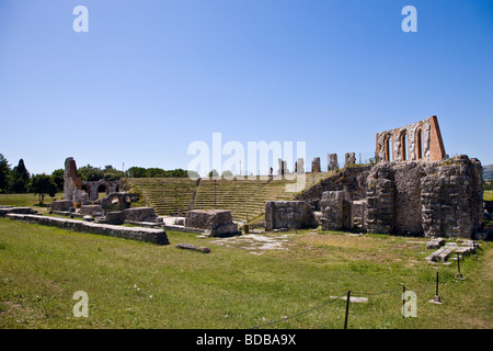 Das römische Theater in der mittelalterlichen Stadt Gubbio in Umbrien Italien Stockfoto