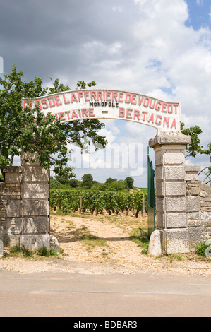 Clos De La Perriere de Vougeot Domaine Bertagna Monopol premier Cru Weingut Eingang Stockfoto