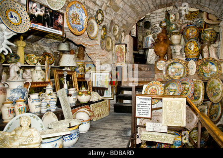 Souvenir-Shop in Gubbio, Umbrien, Italien Stockfoto