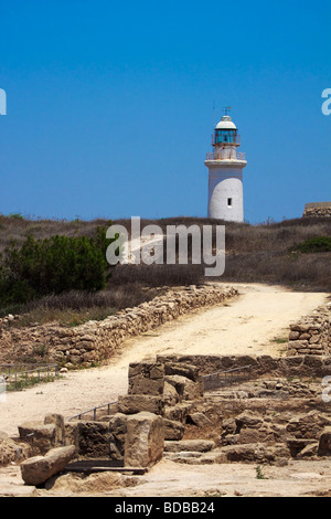 Blick vom alten griechischen Ruinen in Paphos bis zum Leuchtturm Stockfoto