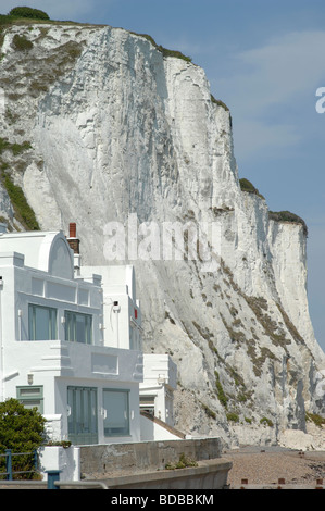 Haus durch die Klippen an der St. Margaret Bay, Dover, Kent Stockfoto
